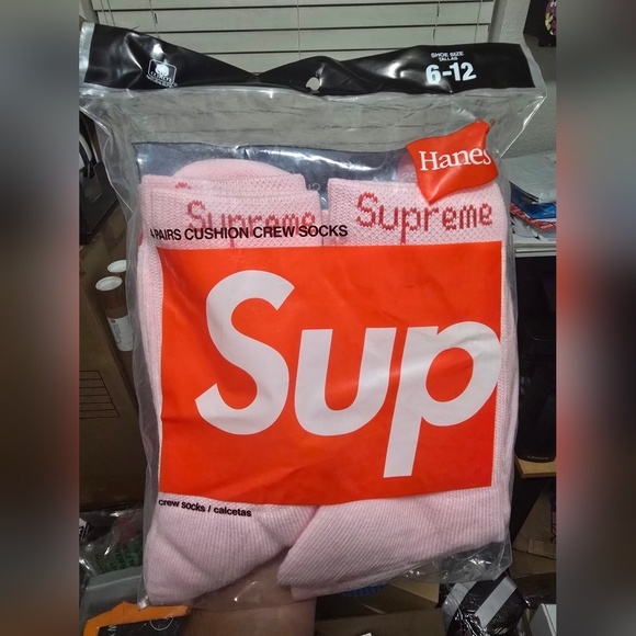 Hanes Supreme Pink Crew Socks - Picture 1 of 1